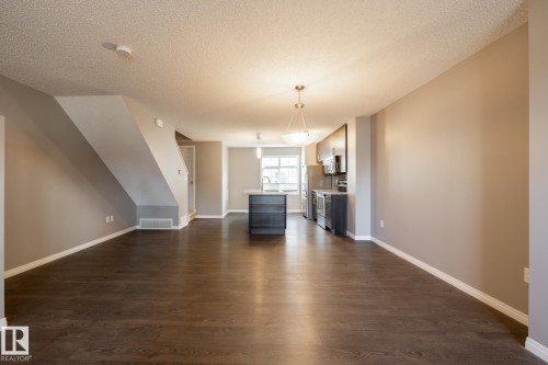 9157 Shaw Way, Edmonton, AB - Indoor Photo Showing Living Room