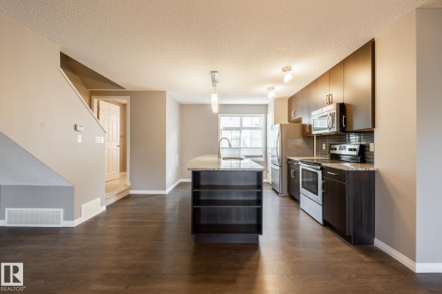 9157 Shaw Way, Edmonton, AB - Indoor Photo Showing Kitchen