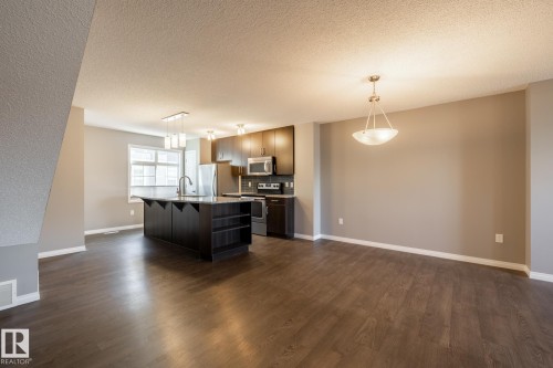 9157 Shaw Way, Edmonton, AB - Indoor