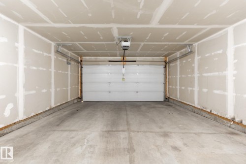 9157 Shaw Way, Edmonton, AB - Indoor Photo Showing Garage