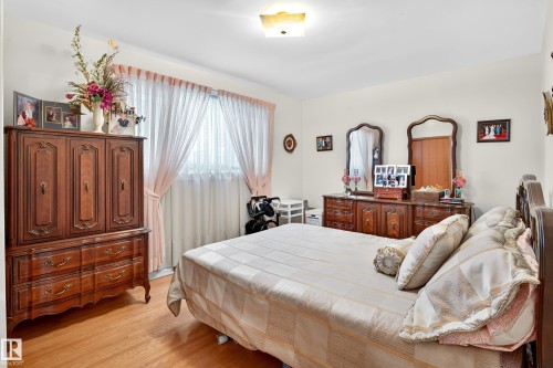 5607 97 Avenue, Edmonton, AB - Indoor Photo Showing Bedroom