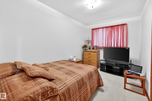 5607 97 Avenue, Edmonton, AB - Indoor Photo Showing Bedroom