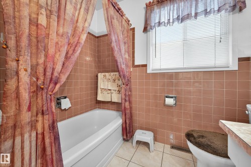 5607 97 Avenue, Edmonton, AB - Indoor Photo Showing Bathroom