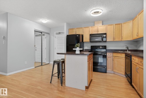 310 646 Mcallister Loop, Edmonton, AB - Indoor Photo Showing Kitchen