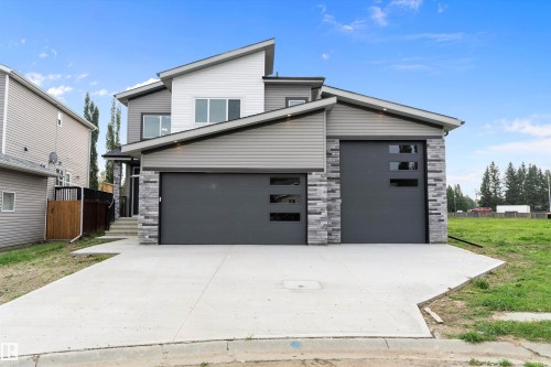 5020 50 Street, Calmar, AB - Outdoor