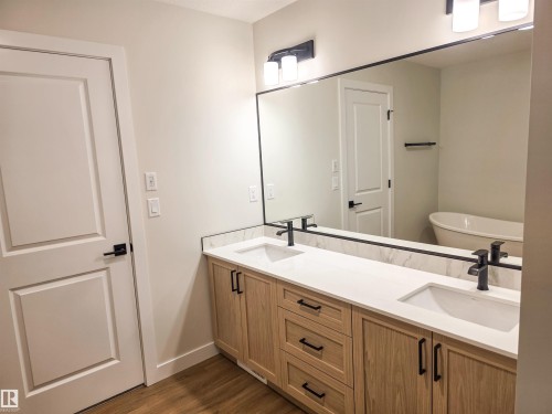 6 Elis Link, Spruce Grove, AB - Indoor Photo Showing Bathroom