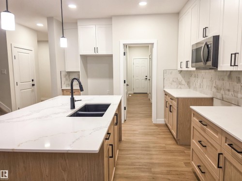 6 Elis Link, Spruce Grove, AB - Indoor Photo Showing Kitchen With Double Sink With Upgraded Kitchen