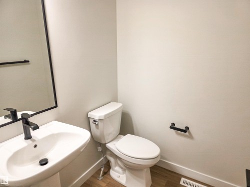 6 Elis Link, Spruce Grove, AB - Indoor Photo Showing Bathroom