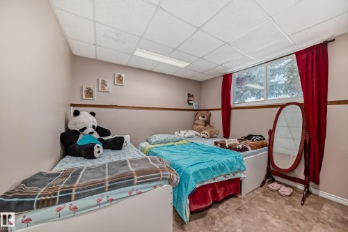 6807 Delwood Road, Edmonton, AB - Indoor Photo Showing Bedroom