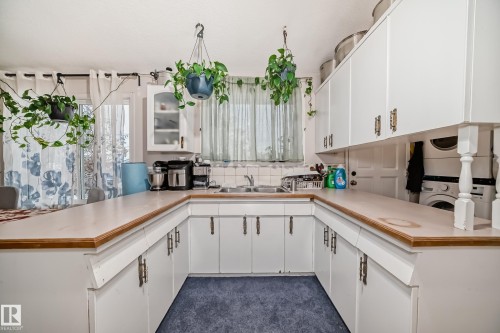 6807 Delwood Road, Edmonton, AB - Indoor Photo Showing Kitchen With Double Sink
