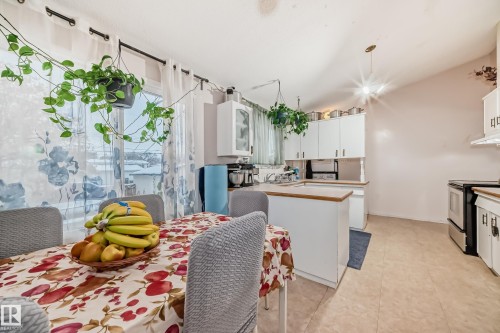 6807 Delwood Road, Edmonton, AB - Indoor