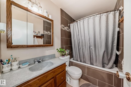 6807 Delwood Road, Edmonton, AB - Indoor Photo Showing Bathroom