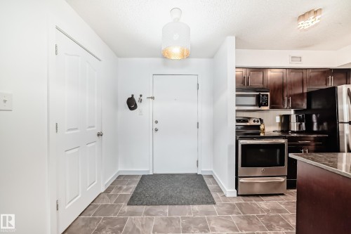 303 1070 Mcconachie Blvd, Edmonton, AB - Indoor Photo Showing Kitchen