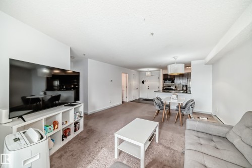303 1070 Mcconachie Blvd, Edmonton, AB - Indoor Photo Showing Living Room