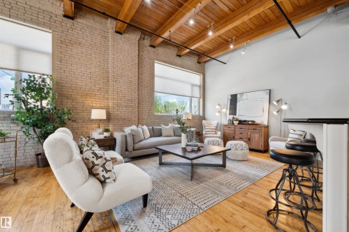 111 10309 107 Street, Edmonton, AB - Indoor Photo Showing Living Room