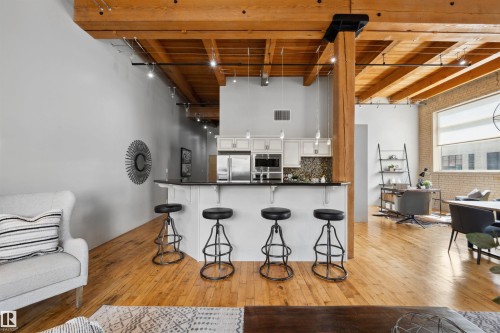 111 10309 107 Street, Edmonton, AB - Indoor