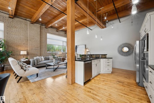 111 10309 107 Street, Edmonton, AB - Indoor Photo Showing Kitchen