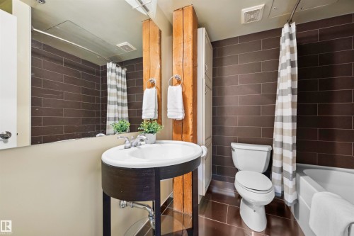 111 10309 107 Street, Edmonton, AB - Indoor Photo Showing Bathroom