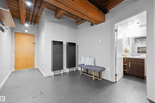 111 10309 107 Street, Edmonton, AB - Indoor