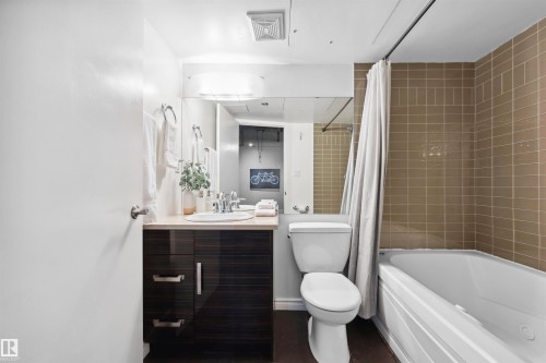 111 10309 107 Street, Edmonton, AB - Indoor Photo Showing Bathroom