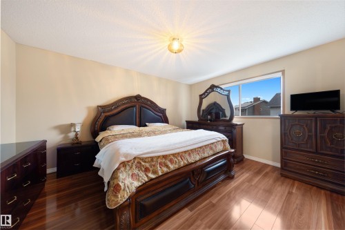 9920 184 Street, Edmonton, AB - Indoor Photo Showing Bedroom