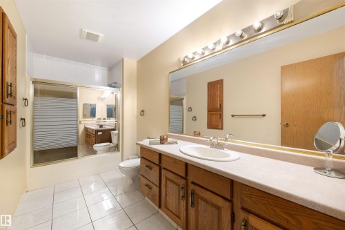 9920 184 Street, Edmonton, AB - Indoor Photo Showing Bathroom