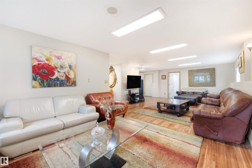 9920 184 Street, Edmonton, AB - Indoor Photo Showing Living Room