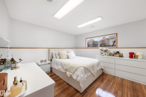 9920 184 Street, Edmonton, AB - Indoor Photo Showing Bedroom