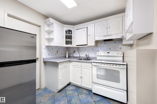 9920 184 Street, Edmonton, AB - Indoor Photo Showing Kitchen