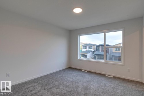 339 30 Street, Edmonton, AB - Indoor Photo Showing Other Room