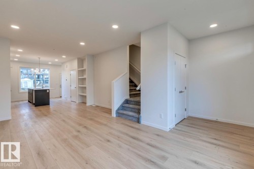 339 30 Street, Edmonton, AB - Indoor