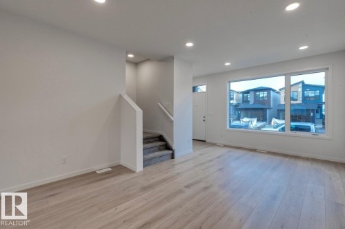 339 30 Street, Edmonton, AB - Indoor Photo Showing Other Room