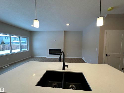 1152 South Creek Wynd, Stony Plain, AB - Indoor Photo Showing Kitchen
