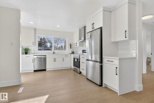 11155 37 Avenue, Edmonton, AB - Indoor Photo Showing Kitchen