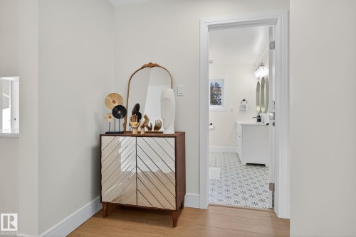 11155 37 Avenue, Edmonton, AB - Indoor Photo Showing Other Room