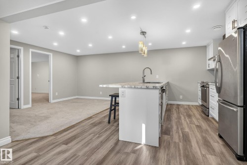 11155 37 Avenue, Edmonton, AB - Indoor Photo Showing Kitchen