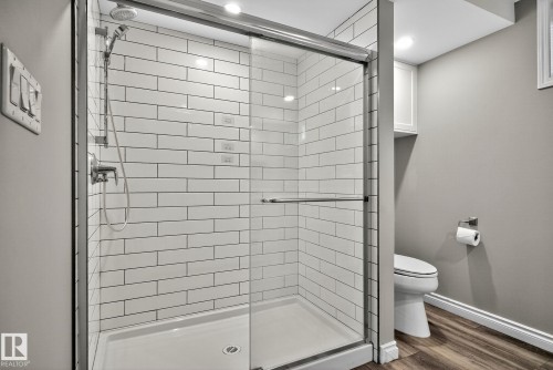 11155 37 Avenue, Edmonton, AB - Indoor Photo Showing Bathroom