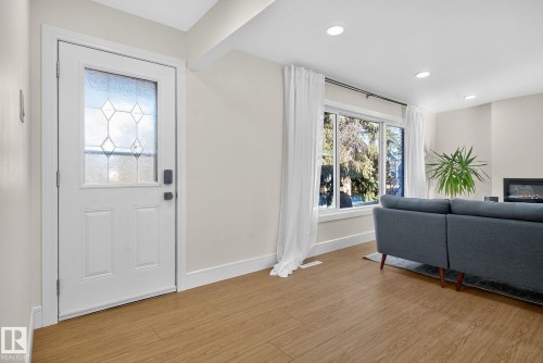 11155 37 Avenue, Edmonton, AB - Indoor