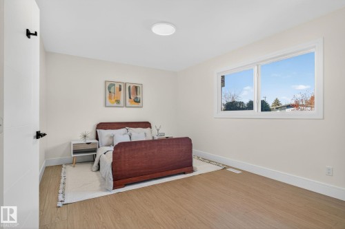 11155 37 Avenue, Edmonton, AB - Indoor