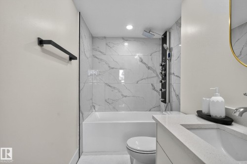 11155 37 Avenue, Edmonton, AB - Indoor Photo Showing Bathroom
