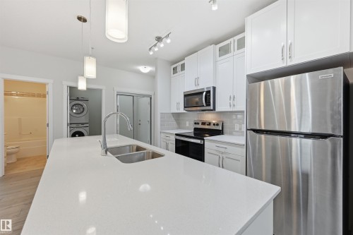 228 812 Welsh Drive, Edmonton, AB - Indoor Photo Showing Kitchen With Stainless Steel Kitchen With Double Sink With Upgraded Kitchen