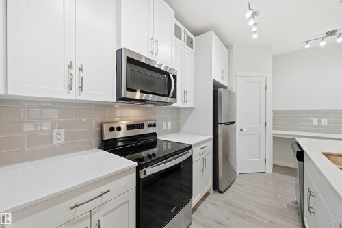 228 812 Welsh Drive, Edmonton, AB - Indoor Photo Showing Kitchen With Stainless Steel Kitchen With Upgraded Kitchen