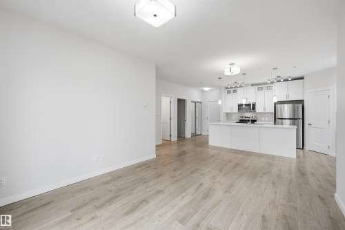 228 812 Welsh Drive, Edmonton, AB - Indoor Photo Showing Kitchen