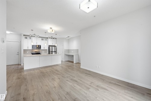 228 812 Welsh Drive, Edmonton, AB - Indoor Photo Showing Kitchen