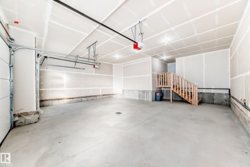 7025 Kiviaq Crescent, Edmonton, AB - Indoor Photo Showing Garage