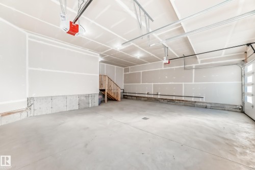 7025 Kiviaq Crescent, Edmonton, AB - Indoor Photo Showing Garage