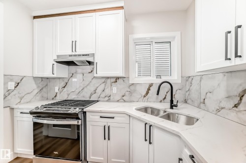 7025 Kiviaq Crescent, Edmonton, AB - Indoor Photo Showing Kitchen With Double Sink With Upgraded Kitchen
