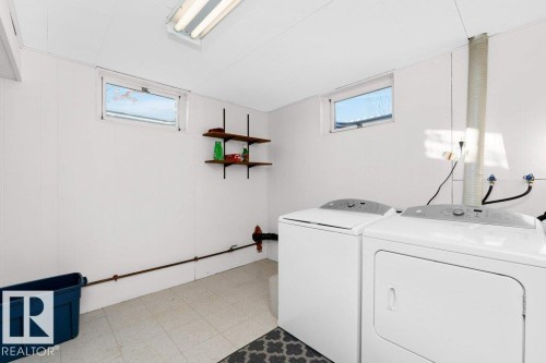5100 53 Avenue, Stony Plain, AB - Indoor Photo Showing Laundry Room