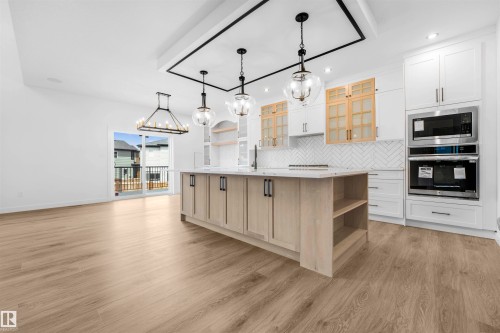 48 Grassview Crescent, Spruce Grove, AB - Indoor Photo Showing Kitchen With Upgraded Kitchen