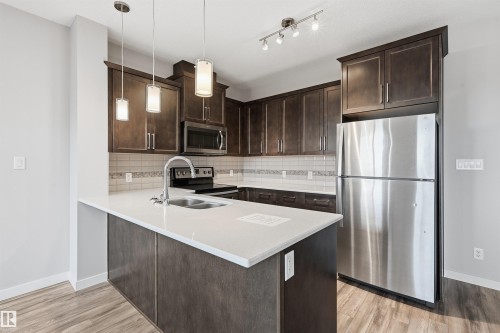 414 812 Welsh Drive, Edmonton, AB - Indoor Photo Showing Kitchen With Stainless Steel Kitchen With Double Sink With Upgraded Kitchen